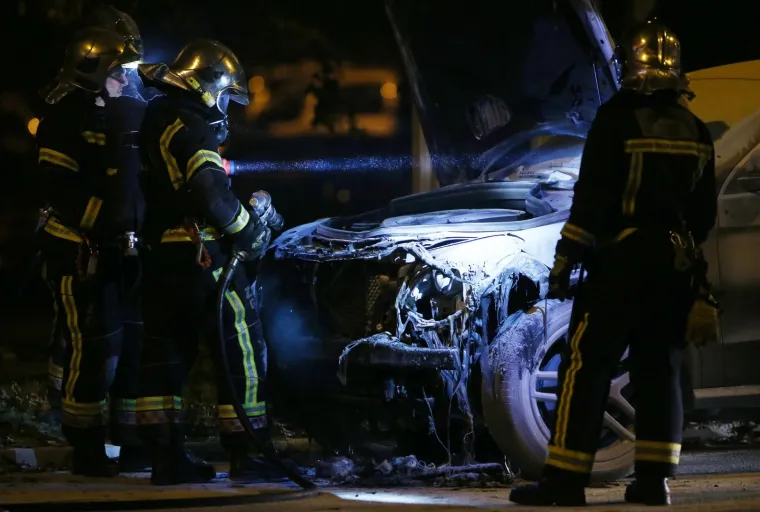 U ZAGREBU ZAPALJEN LUKSUZNI MERCEDES OSUĐIVANOM PODUZETNIKU: Motiv je nepoznat