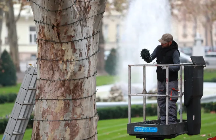 Bajka u nastajanju: Počelo ukra&scaron;avanje Zagreba za Advent i blagdane