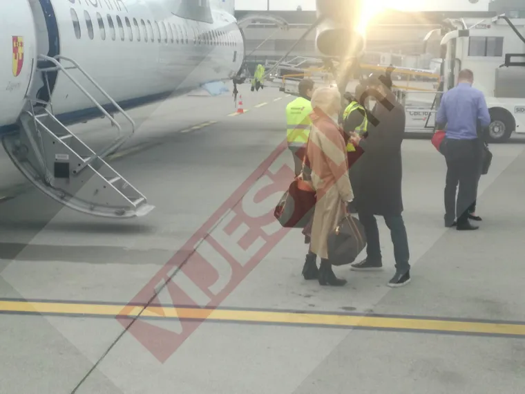 Ivan Todorić je ekonomskom klasom putovao u Zurich gdje smo ga snimili na pisti zračne luke.