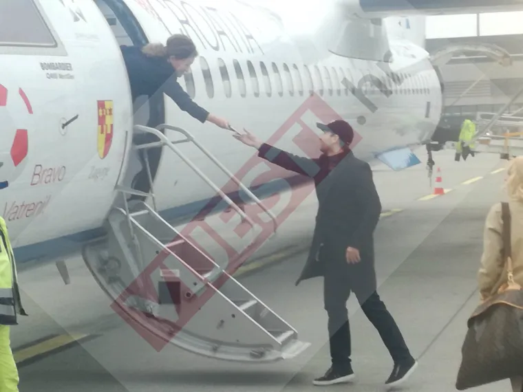 Ivan Todorić je ekonomskom klasom putovao u Zurich gdje smo ga snimili na pisti zračne luke.