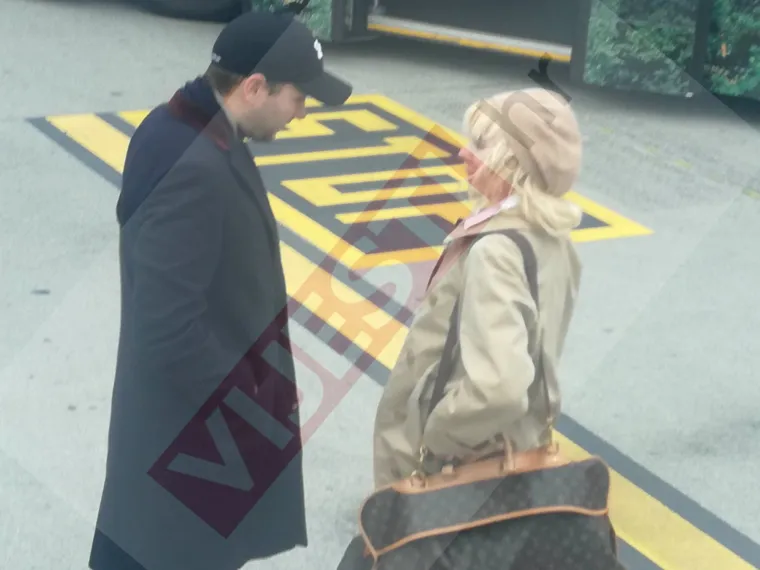 Ivan Todorić je ekonomskom klasom putovao u Zurich gdje smo ga snimili na pisti zračne luke.