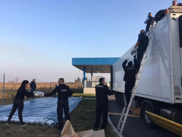 Kakav ulov policije! U krovu hladnjače pronađeno oko 280 kg marihuane!