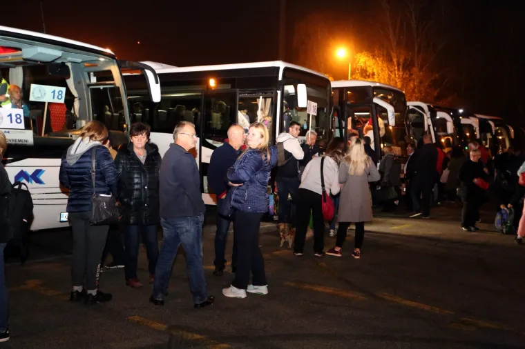 EKSPEDICIJA HDZ-A U MEĐUGORJU: Na put krenulo njih 2300, plaćaju 100 kuna, a ostatak pokriva stranka