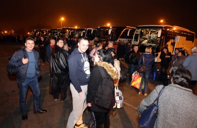 Ukupno 2300 HDZ-ovaca u 18 punih autobusa noćas je iz Karlovca krenulo na duhovnu obnovu u Međugorje. Putem su im se pridružili i stranački hodočasnici iz drugih gradskih i općinskih organizacija HDZ-a.