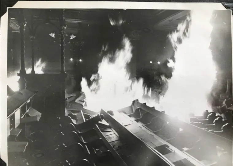 Uvod u Kristalnu noć i kasniji progon Židova do istrebljenja dogodio se 28. listopada 1938. godine kada je oko 15 tisuća Židova poljskog porijekla protjerano iz Njemačke u Poljsku. Mnogi među njima čitav su dotada&scaron;nji život proveli u Njemačkoj, a neki su čak bili odlikovani za sudjelovanje u prvom svjetskom ratu.