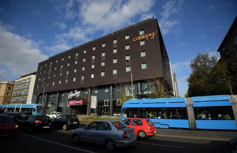 - Hotel Canopy by Hilton, investicija Zagreb City hotelsa vrijedna 8 milijuna eura, otvoren je u ponedjeljak u Zagrebu, a tom je prilikom ministar turizma Gari Cappelli najavio da će u hrvatski turizam u 2019. biti uloženo novih 1,05 milijardi eura, nakon ovogodi&scaron;njih 940 milijuna.