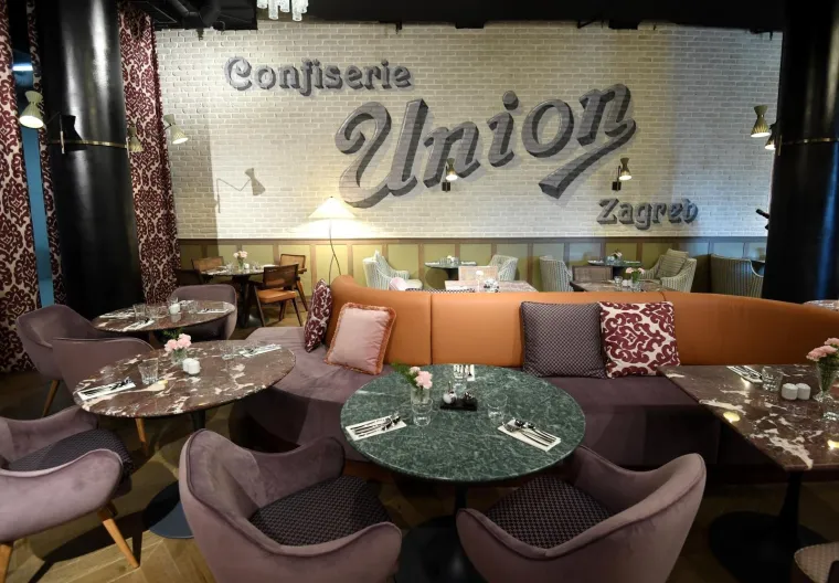 - Hotel Canopy by Hilton, investicija Zagreb City hotelsa vrijedna 8 milijuna eura, otvoren je u ponedjeljak u Zagrebu, a tom je prilikom ministar turizma Gari Cappelli najavio da će u hrvatski turizam u 2019. biti uloženo novih 1,05 milijardi eura, nakon ovogodi&scaron;njih 940 milijuna.