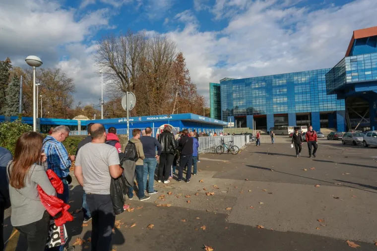 NAVIJAČKA EUFORIJA U ZAGREBU: Svi žele na &Scaron;panjolce, dvije tribine već su rasprodane, ogromni redovi na Maksimiru