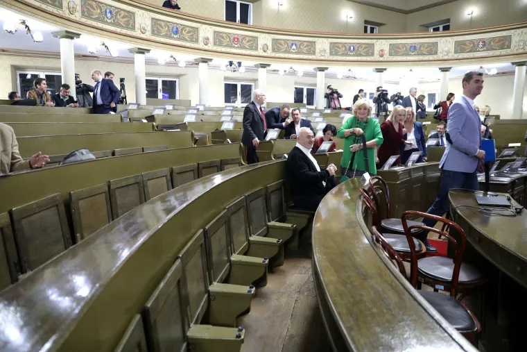 Kriza u Gradskoj skup&scaron;tini, Mikulić: 'Oporba nema 26 ruku za raspu&scaron;tanje'