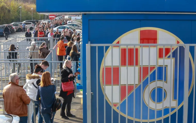 Redovi ispred Maksimira