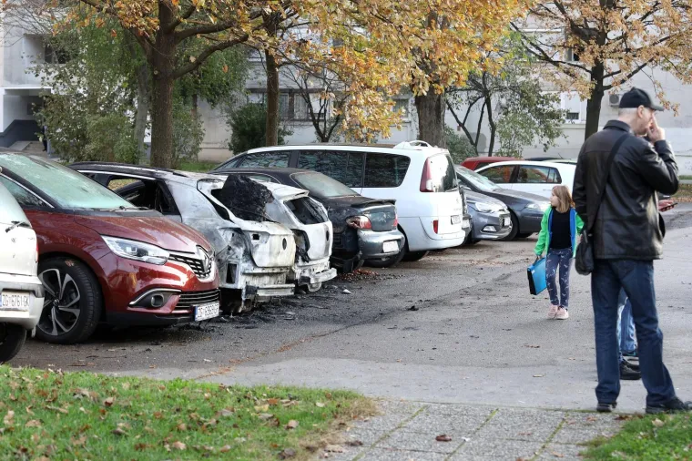 Čak devet automobila izgorjelo na zagrebačkim Ravnicama!