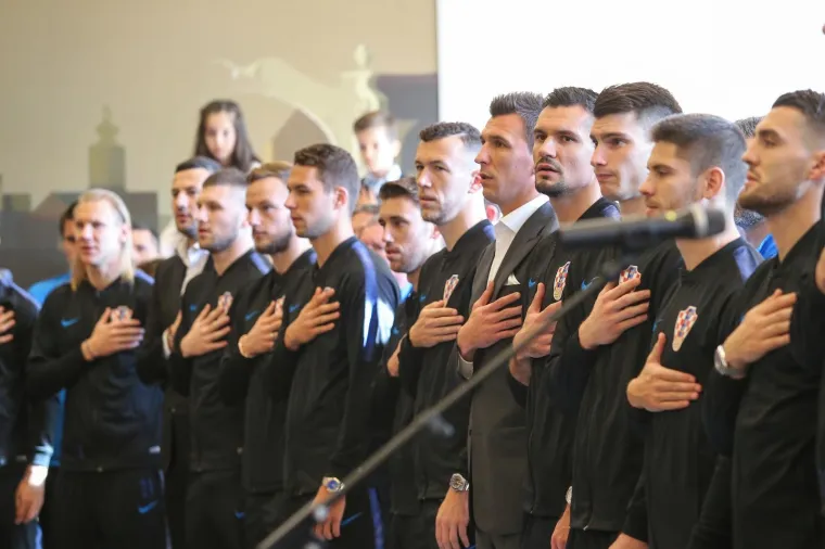 PREDSJEDNICA ODLIKOVALA SREBRNE VATRENE: 'Vratili ste nam osmijeh na lice'