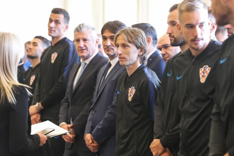 PREDSJEDNICA ODLIKOVALA SREBRNE VATRENE: 'Vratili ste nam osmijeh na lice'