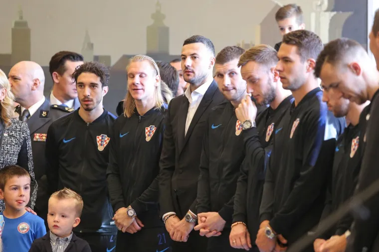 PREDSJEDNICA ODLIKOVALA SREBRNE VATRENE: 'Vratili ste nam osmijeh na lice'