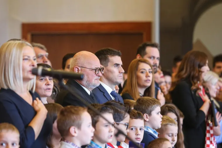 PREDSJEDNICA ODLIKOVALA SREBRNE VATRENE: 'Vratili ste nam osmijeh na lice'