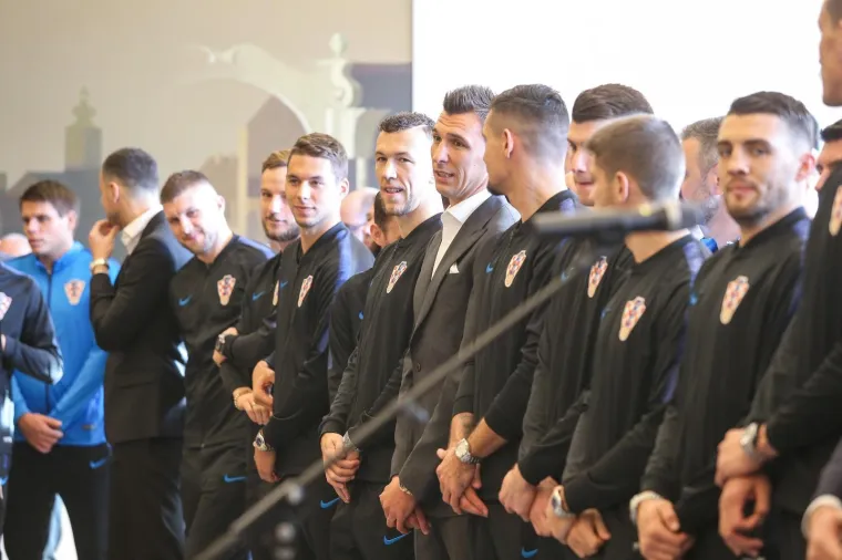 Redom Danice hrvatske s likom Franje Bučara i Redom hrvatskog trolista i Redom hrvatskog pletera odlikovani su članovi stručnog stožera hrvatske nogometne reprezentacije i članovi delegacije Hrvatskog nogometnog saveza: Nika Bahtijarević, Zoran Bahtijarević, Zoran Cvrk, Tomica Đukić, Sa&scaron;a Janković, Nikola Jerkan, Nenad Kro&scaron;njar, Miroslav Krznarić, Marijan Kustić, Dražen Ladić, Dennis Luka Lukančić, Tihomir Maloča, Miroslav Marković, Nik&scaron;a Martinac, Luka Milanović, Marjan Mrmić, Ivica Olić, Iva Olivari-Uli&scaron;a, Tomislav Pacak, Koraljka Petrinović, Mario Petrović, Mladen Pilčić, Helena Pu&scaron;kar, Nderim  Redžaj, Marc Alexander James Rochon, Drago Sopta, Zorislav Srebrić, Goran Vincek i Ognjen Vukojević.