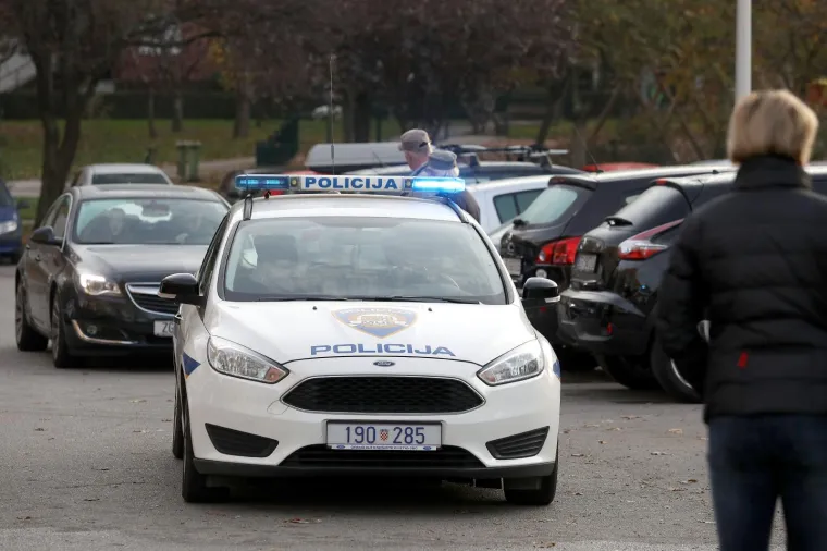 INCIDENT U ZAGREBU: Podmetnut požar na parkirali&scaron;tu, gorjelo čak osam automobila