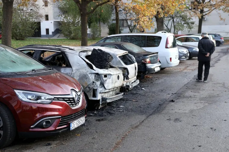 INCIDENT U ZAGREBU: Podmetnut požar na parkirali&scaron;tu, gorjelo čak osam automobila
