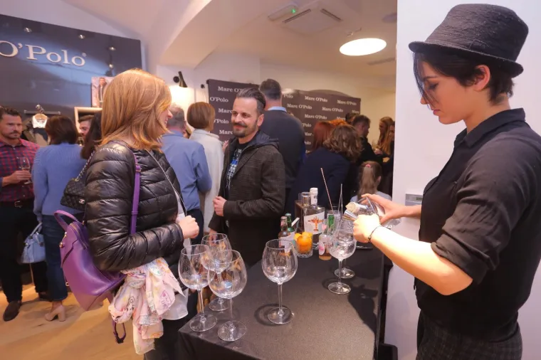 ANA KARAMARKO U POZNATOM DRUŠTVU, ALI BEZ SUPRUGA: Dobro raspoložena i sređena, plijenila je poglede