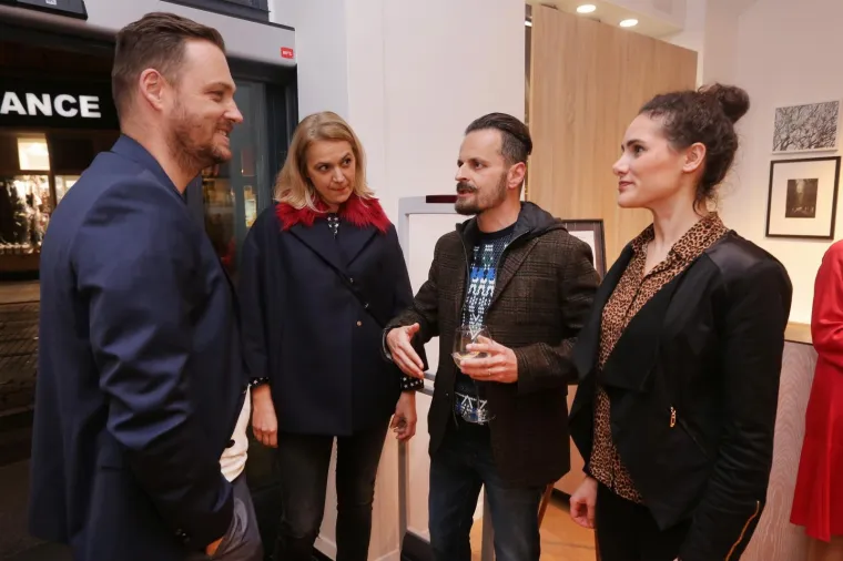 ANA KARAMARKO U POZNATOM DRUŠTVU, ALI BEZ SUPRUGA: Dobro raspoložena i sređena, plijenila je poglede