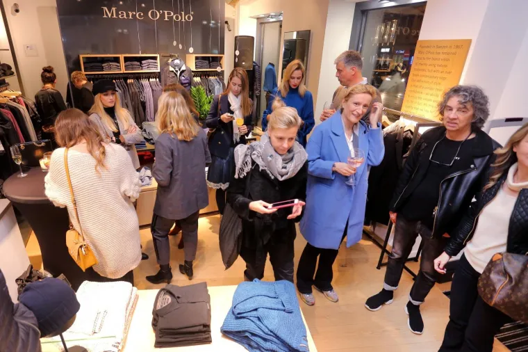 ANA KARAMARKO U POZNATOM DRU&Scaron;TVU, ALI BEZ SUPRUGA: Dobro raspoložena i sređena, plijenila je poglede