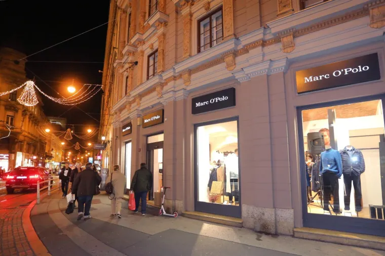 ANA KARAMARKO U POZNATOM DRU&Scaron;TVU, ALI BEZ SUPRUGA: Dobro raspoložena i sređena, plijenila je poglede