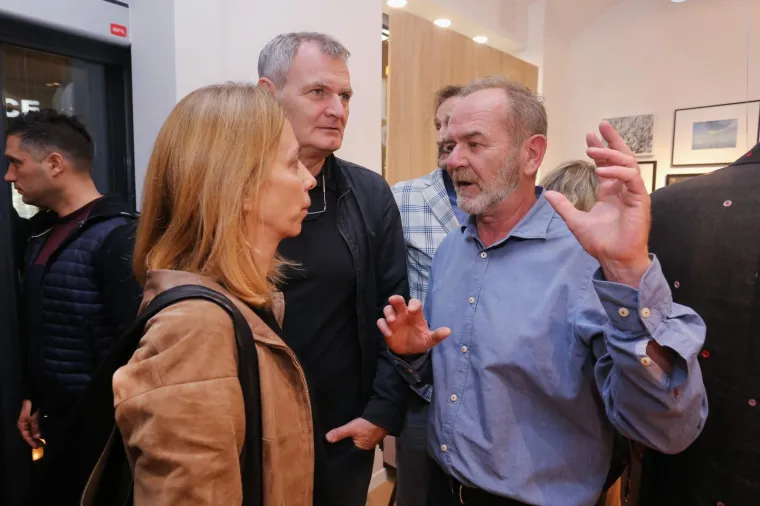 ANA KARAMARKO U POZNATOM DRU&Scaron;TVU, ALI BEZ SUPRUGA: Dobro raspoložena i sređena, plijenila je poglede