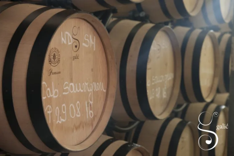 Bačve u vinariji Galić
