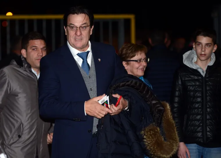 MNOGI POZNATI POHRLILI NA MAKSIMIR: Pogledajte tko je sve do&scaron;ao podržati Vatrene. Na tribini su najvatrenija navijačica, ali i ministar