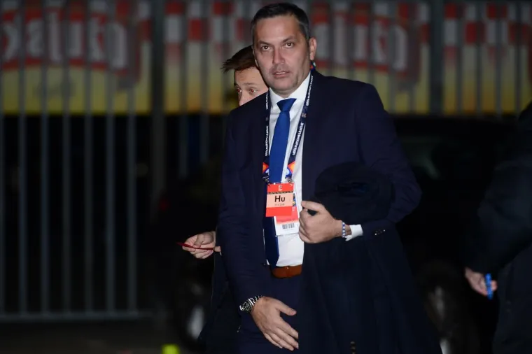 MNOGI POZNATI POHRLILI NA MAKSIMIR: Pogledajte tko je sve do&scaron;ao podržati Vatrene. Na tribini su najvatrenija navijačica, ali i ministar