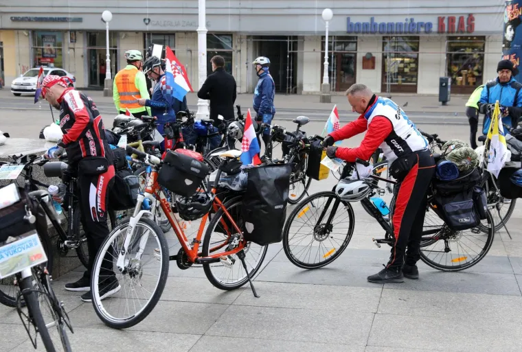 U počast grada heroja krenuo 'Biciklistički maraton za Vukovar'