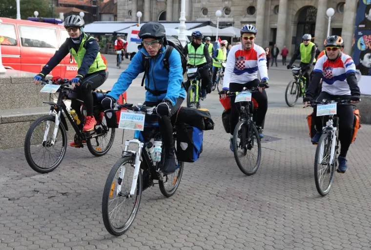 U počast grada heroja krenuo 'Biciklistički maraton za Vukovar'