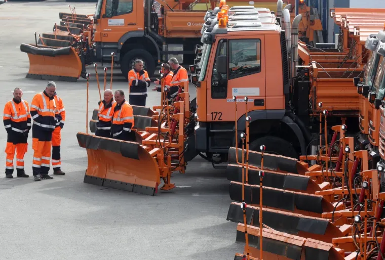 Baza na zagrebačkom Žitnjaku s ralicama i strojevima za čisćenje snijega spremna je za novu zimsku sezonu.