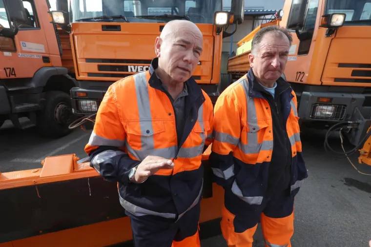 Baza na zagrebačkom Žitnjaku s ralicama i strojevima za čisćenje snijega spremna je za novu zimsku sezonu.