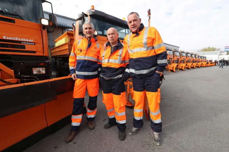 Baza na zagrebačkom Žitnjaku s ralicama i strojevima za čisćenje snijega spremna je za novu zimsku sezonu.