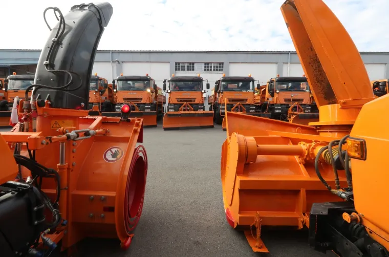 Baza na zagrebačkom Žitnjaku s ralicama i strojevima za čisćenje snijega spremna je za novu zimsku sezonu.