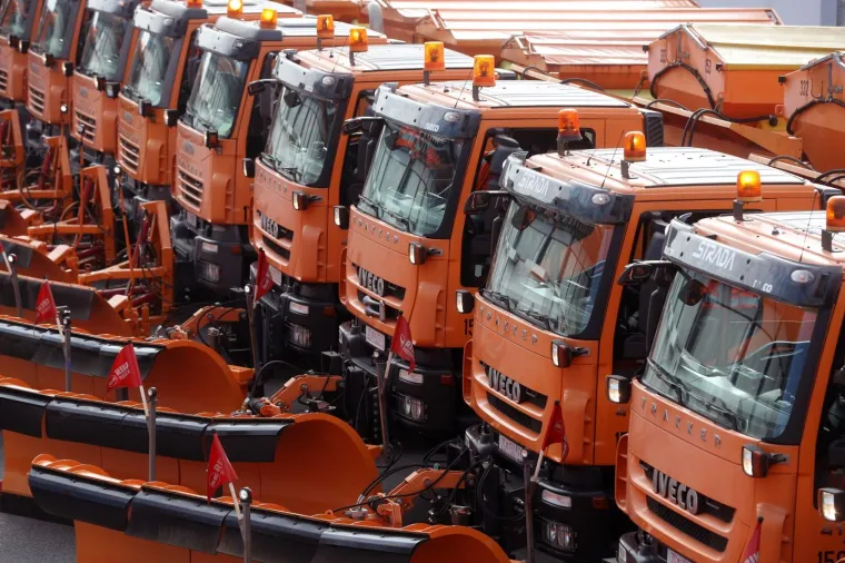 Baza na zagrebačkom Žitnjaku s ralicama i strojevima za čisćenje snijega spremna je za novu zimsku sezonu.