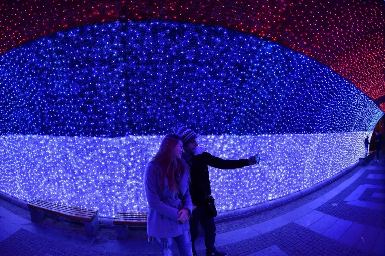 Na beogradskim ulicama upaljena novogodišnja rasvjeta