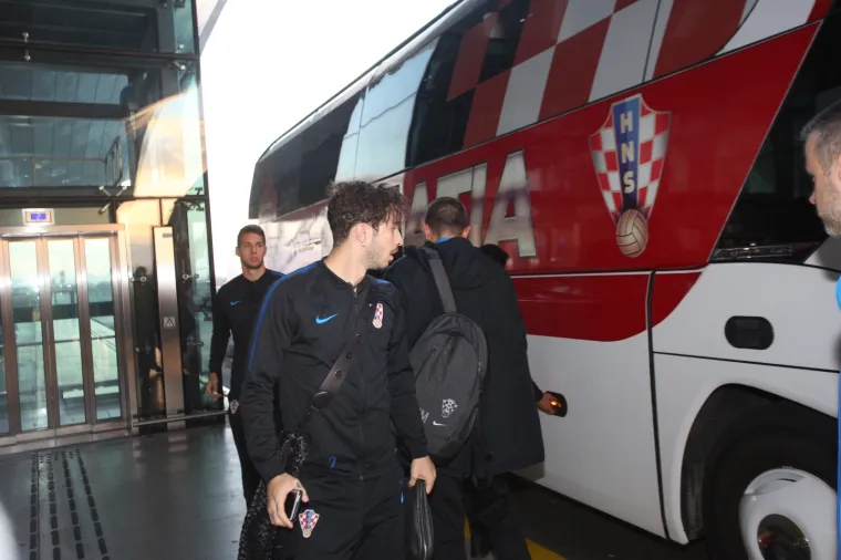Zagreb: Hrvatski reprezentativci odletjeli u London na utakmicu s Engleskom 16.11.2018., Zagreb - Hrvatski nogometni reprezentativci otputovali su s Medjunarodne zracne luke dr. Franjo Tudjman u London gdje ce u nedjelju 18. studenog odigrati posljednju utakmicu u skupini 4 UEFA-ine Lige nacija protiv Englesek na Wembleyu. Sime Vrsaljko  Photo: Zarko Basic/PIXSELL