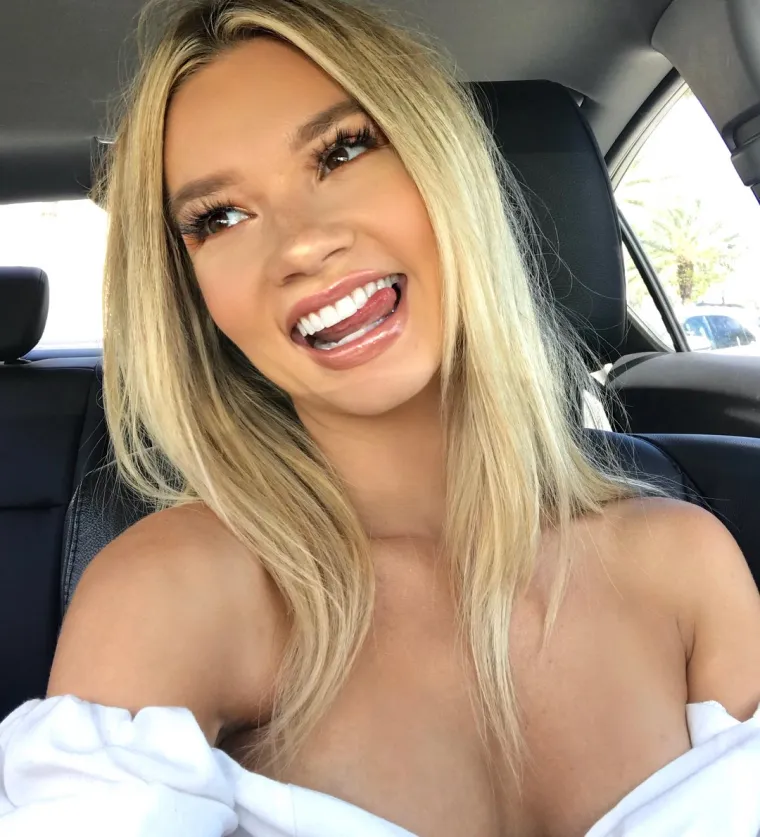 UZA SVE DRUGE ATRIBUTE IZBACILE I JEZIK: Ili su jako nepristojne, ili žele pokazati ba&scaron; sve svoje talente