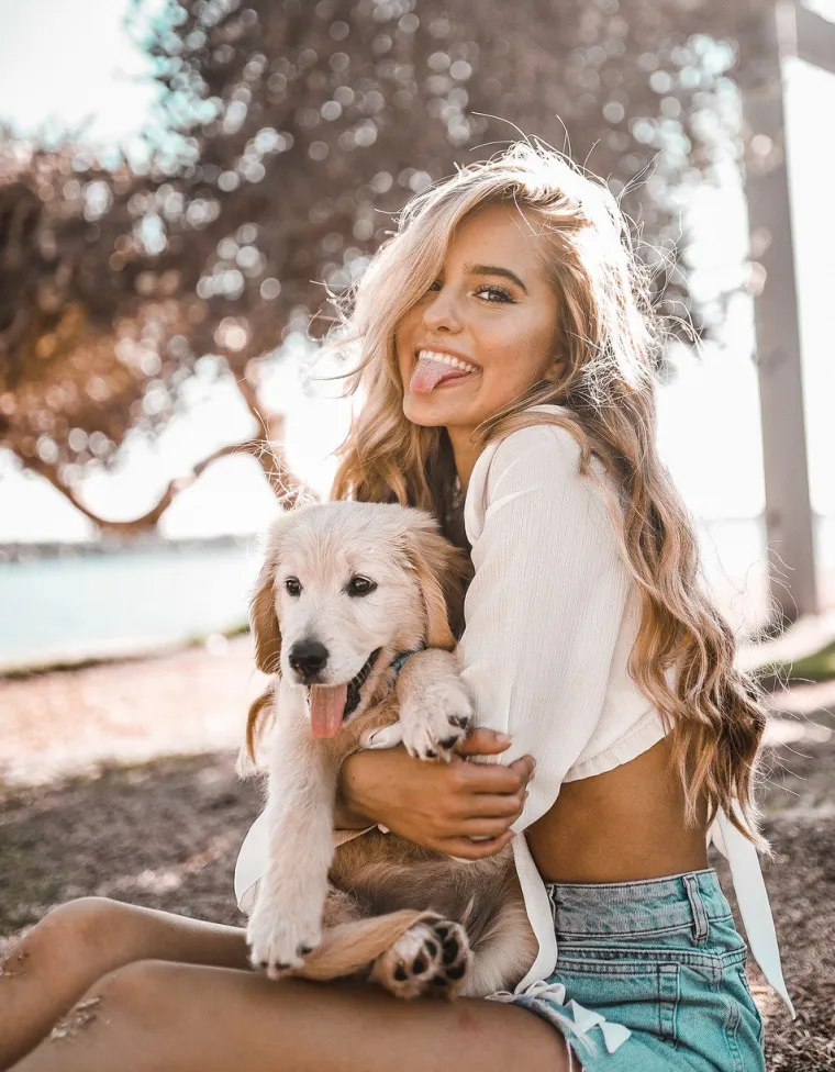 UZA SVE DRUGE ATRIBUTE IZBACILE I JEZIK: Ili su jako nepristojne, ili žele pokazati ba&scaron; sve svoje talente