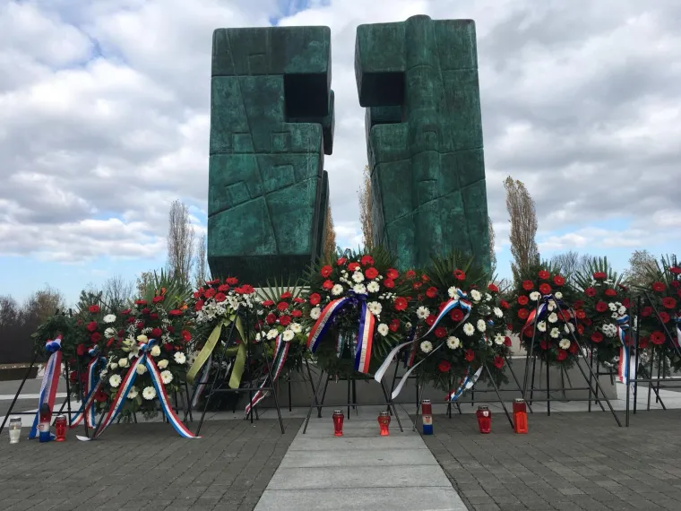 Na memorijalnom groblju u Vukovaru položeni vijenci za nestale