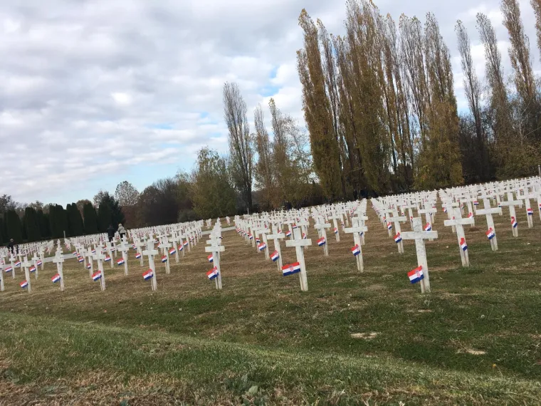 Na memorijalnom groblju u Vukovaru položeni vijenci za nestale