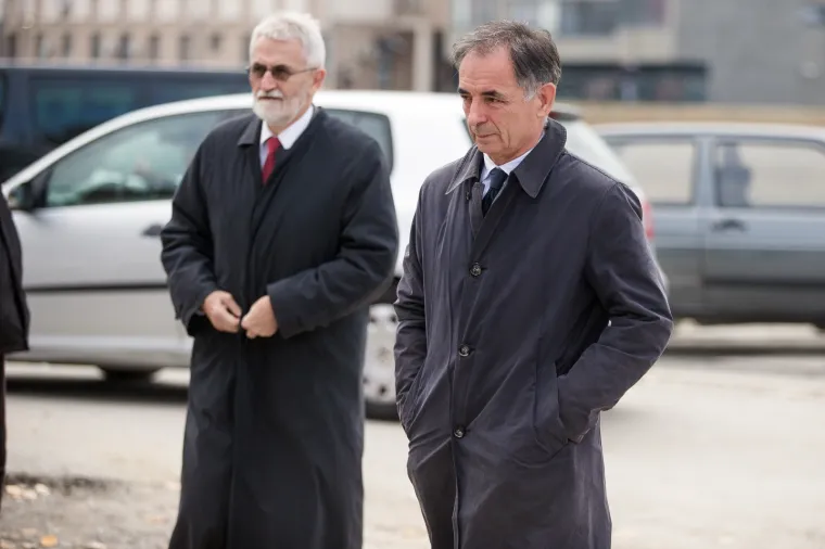 Milorad Pupovac položio vijence u Vukovaru: Dio branitelja na Memorijalnom groblju mu okrenuo leđa