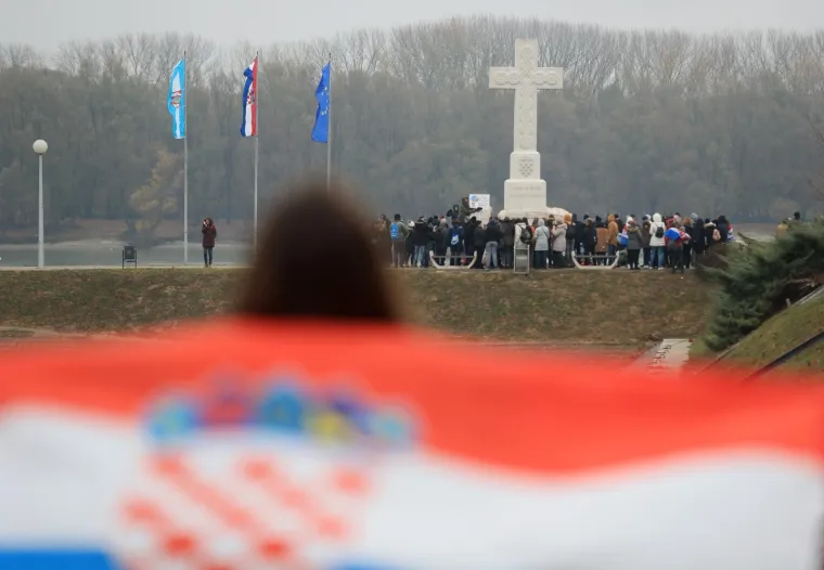 Obljetnica sloma obrane Vukovara: Kolona sjećanja odaje počast svim poginulima