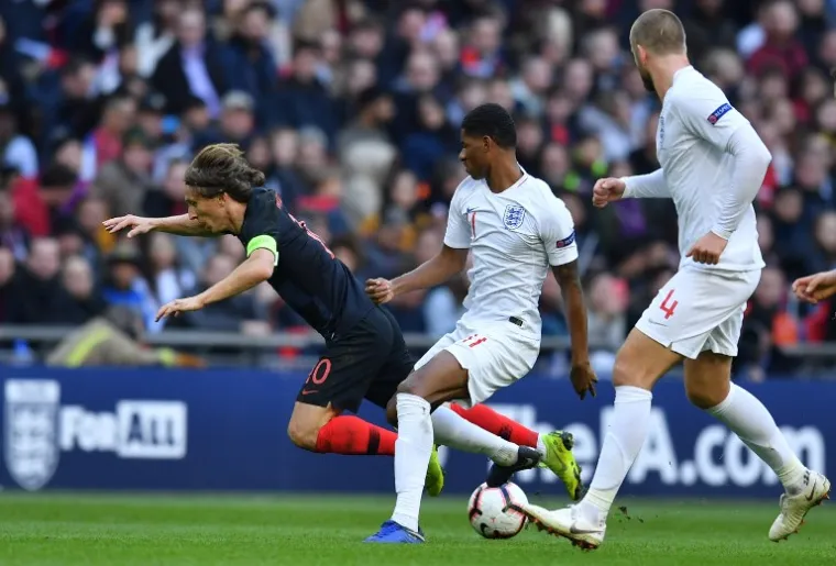 VELIKA BITKA NA TERENU: Osjetite da&scaron;ak atmosfere i pogledajte kako izgledaju okr&scaron;aji Vatrenih i Engleza na Wembleyu