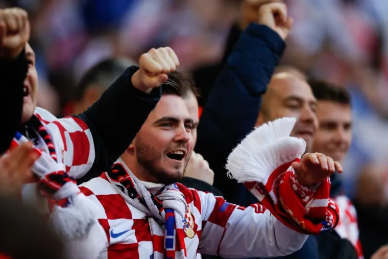 VELIKA BITKA NA TERENU: Osjetite da&scaron;ak atmosfere i pogledajte kako izgledaju okr&scaron;aji Vatrenih i Engleza na Wembleyu