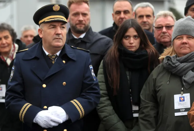 TISUĆE LJUDI U KOLONI SJEĆANJA: Odaju počast žrtvama grada heroja