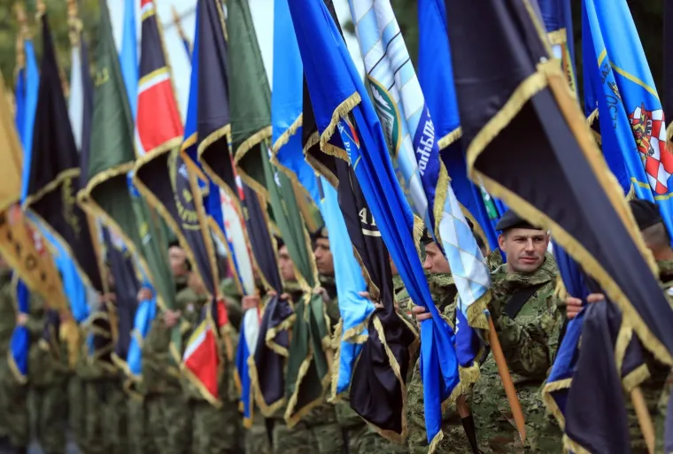 TISUĆE LJUDI U KOLONI SJEĆANJA: Odaju počast žrtvama grada heroja