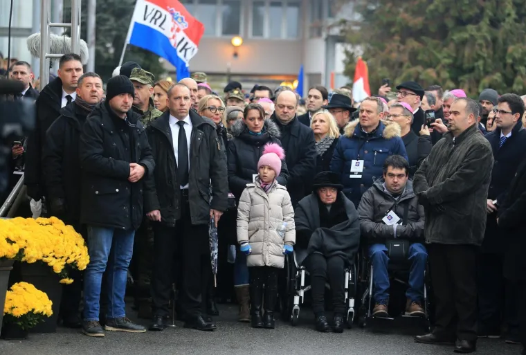 TISUĆE LJUDI U KOLONI SJEĆANJA: Odaju počast žrtvama grada heroja